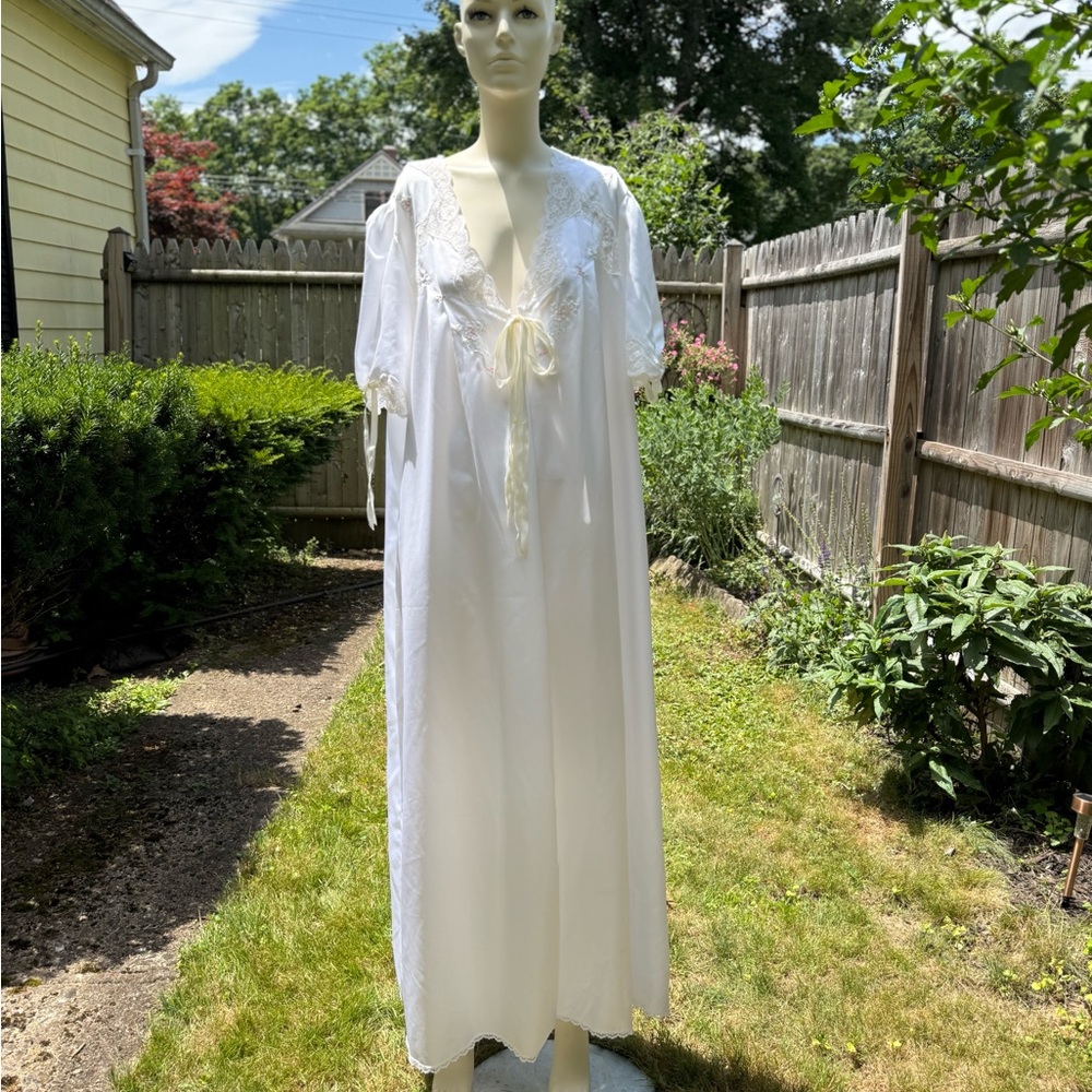 Vintage Elegant White Lace Nightgown Barbizon